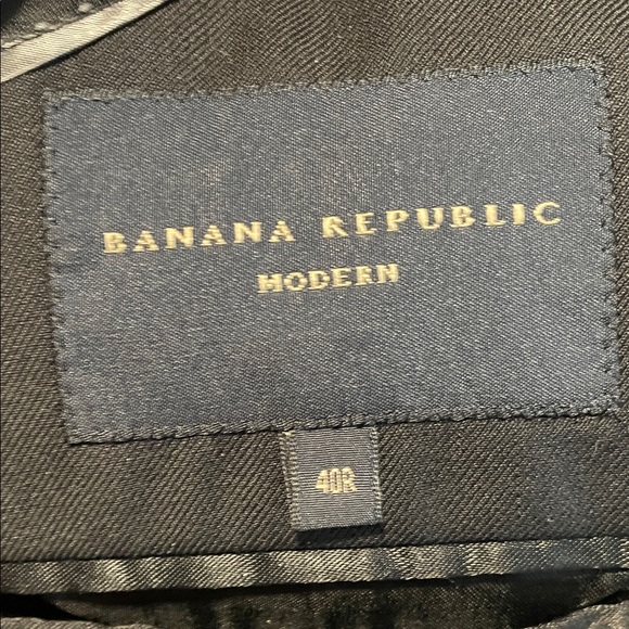 Banana Republic Modern Fit Black Men's Suit 40R with Matching Pants 32x30 - Picture 2 of 10